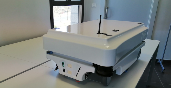The top shell sits on top of a metal frame that protects all the electronic components. Simply lifting the top shell reveals the internal electronic components.