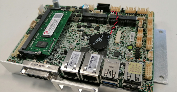 No secondary memory is located on the PCB besides minor non-volatile memories and the USB stick we found connected outside.