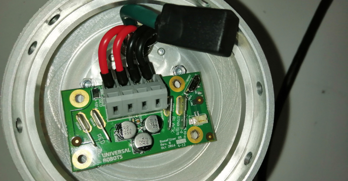 Connections coming from the controller lead to the 48V and micro-USB lines.