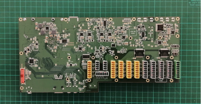 Unlike previous hardware iterations, the e-Series controller presents both the safety logic and the control logic merged into a single PCB.