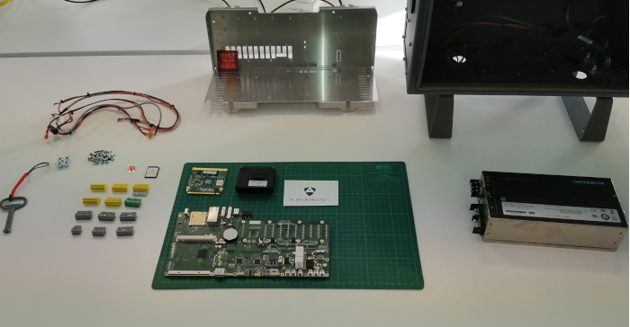 Final figure depicting all the components contained inside of the Universal Robots URe3 controller, leaving aside the teach pendant.